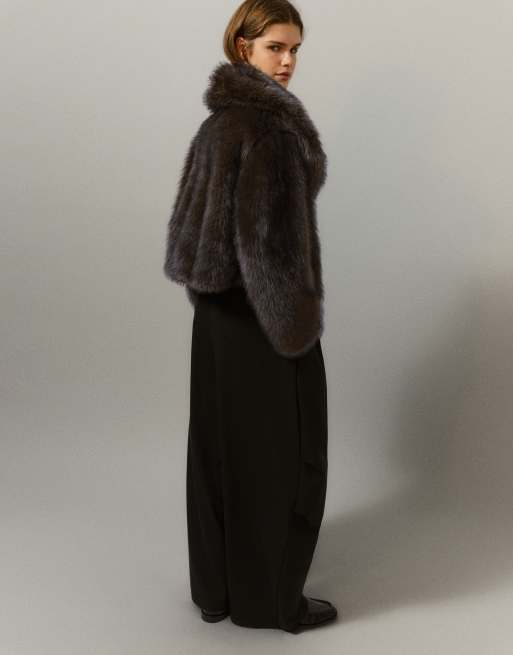 Pull&Bear Short faux fur coat in brown, 2 of 5