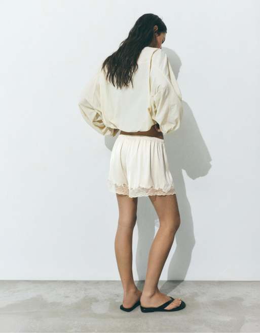 Pull&Bear - Short fluide bordé de dentelle - Beige, 3 de 4