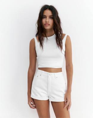 Pull & Bear - Short mom en jean avec ourlets à revers - Blanc