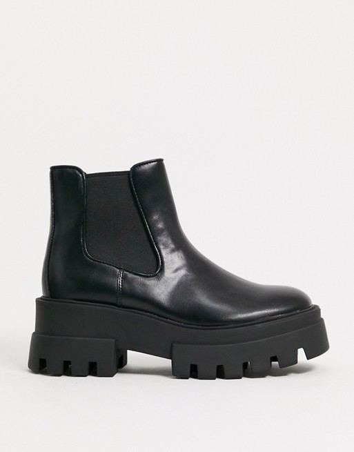 Pull&Bear short platform chelsea boot with cleated sole in black | ASOS