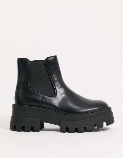 Pull&Bear short platform chelsea boot with cleated sole in black | ASOS