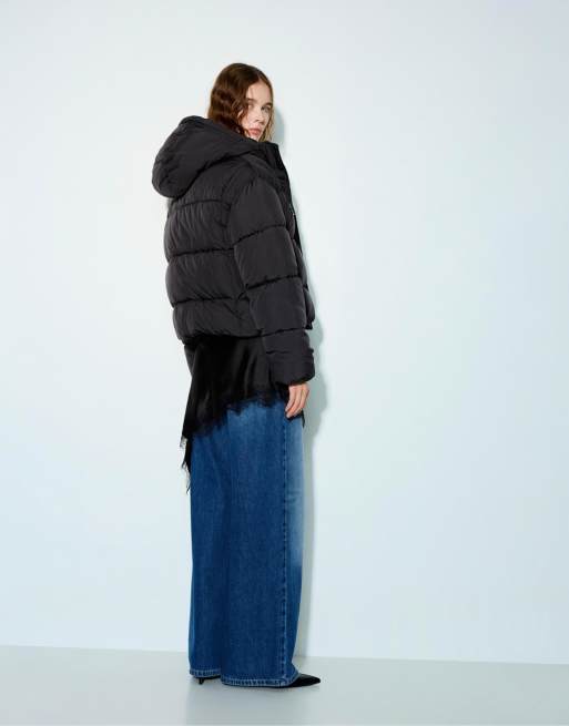 Pull&Bear Short puffer jacket with hood in black, 4 of 4