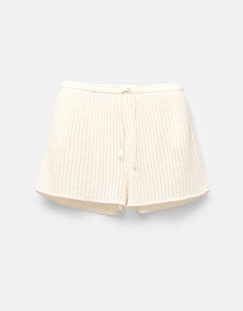 Pull&Bear – Shorts aus offenmaschigem Strick in Beige - view 1