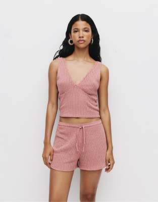 Pull & Bear - Shorts aus offenmaschigem Strick in Rosa