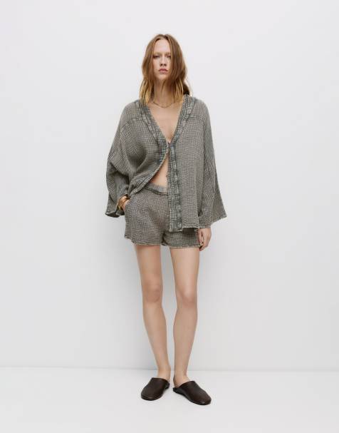 Pull&Bear – Shorts in Blassgrau mit Knitteroptik - view 1