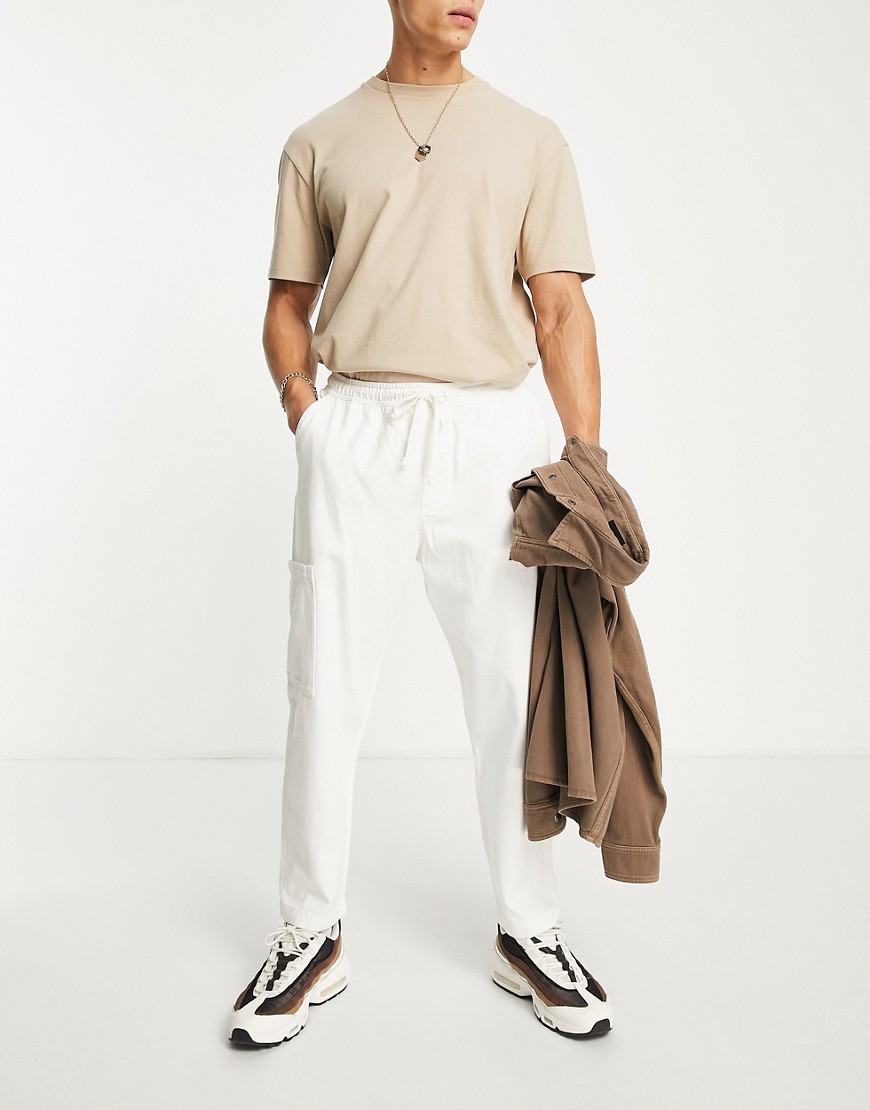 Pull & Bear single pocket cargo trousers in white-Neutral