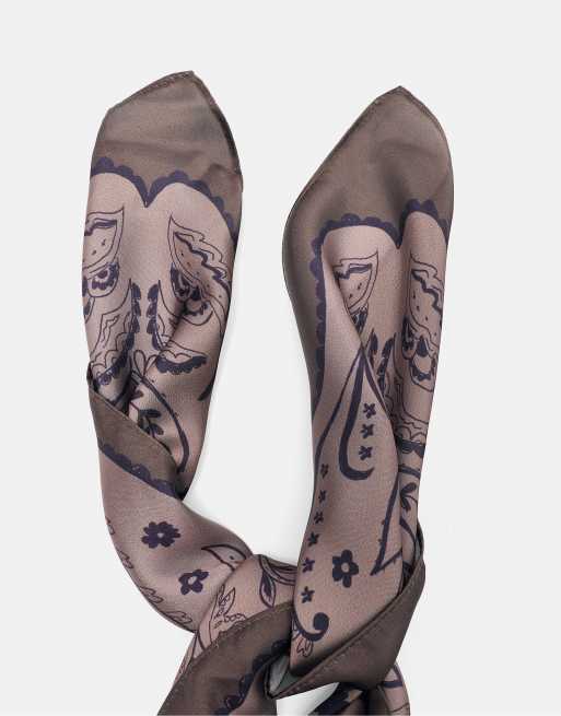 Pull&Bear sjaal van satijn met bloemenprint in bruin, 5 van 5