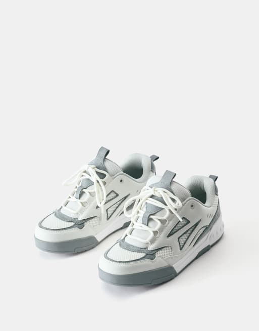 Pull&Bear Skate trainers in white, 2 of 4