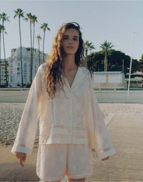 Pull&Bear skjorta med blombroderi i isfärg - view 1