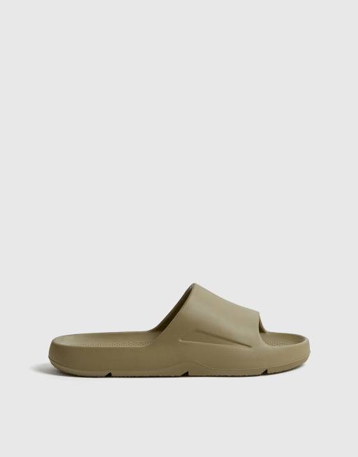 Pull&Bear – Slider in Khaki mit dicker Sohle