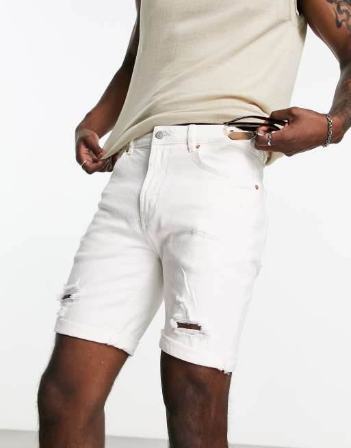 Pull&Bear - Smalle denim short met scheuren in wit