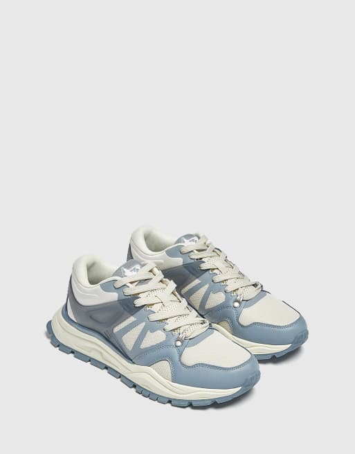 Pull&Bear – Sneaker im Stil der 90er in Blau mit dicker Sohle