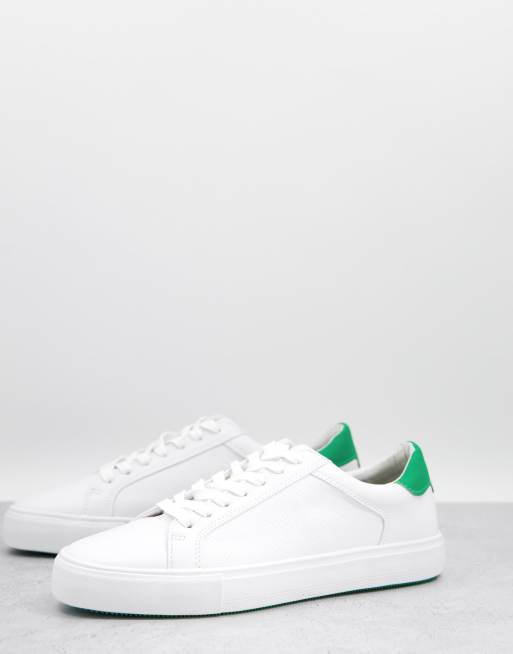 Pull&Bear – Sneaker in Weiß mit grüner Lasche an der Ferse