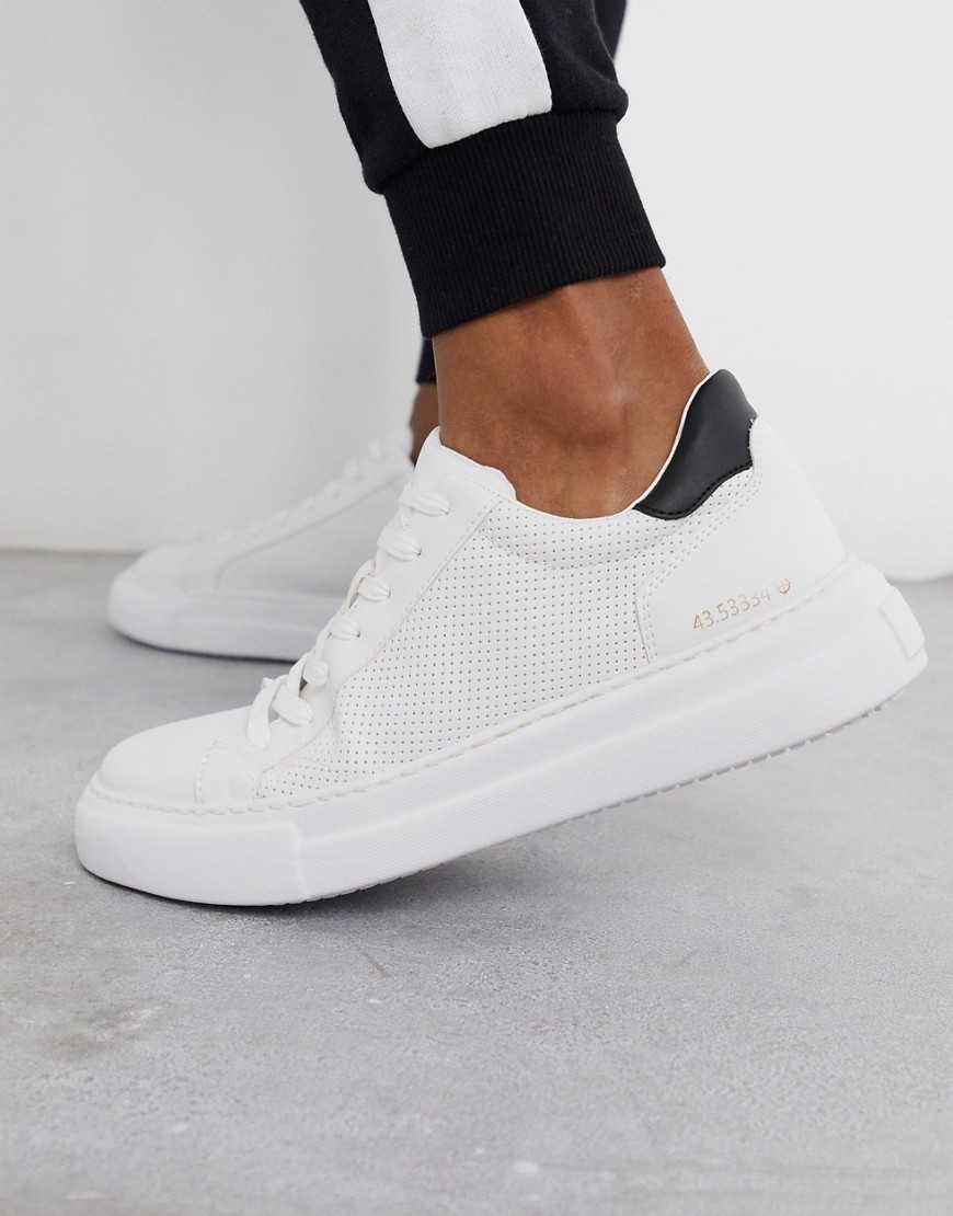 Pull&Bear - Sneakers chunky bianche con lnguetta a contrasto sul tallone-Bianco