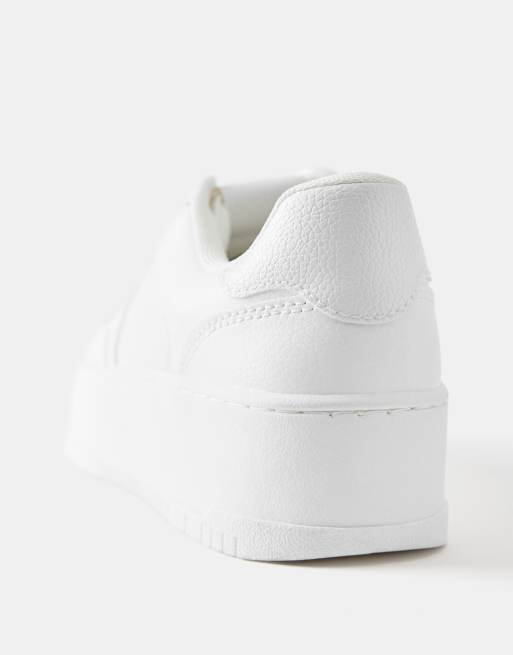 Pull&Bear - Sneakers con plateau bianche con dettagli, 4 di 4