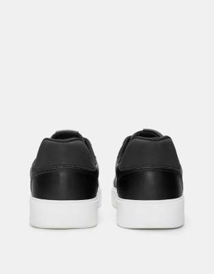 Pull&Bear Sneakers in contrast