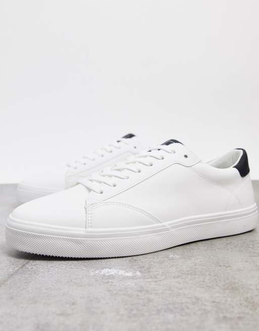 white pull on sneakers