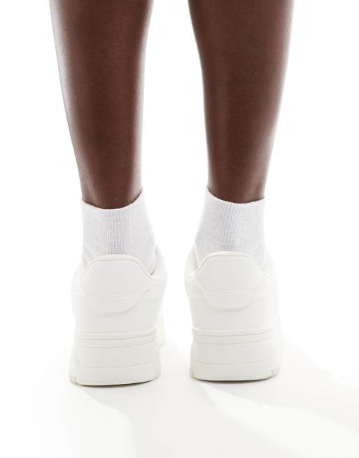 Pull&Bear - Sneakers met dikke zool in wit, 2 van 5