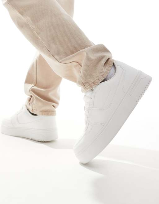 Pull&Bear - Sneakers met dikke zool in wit 
