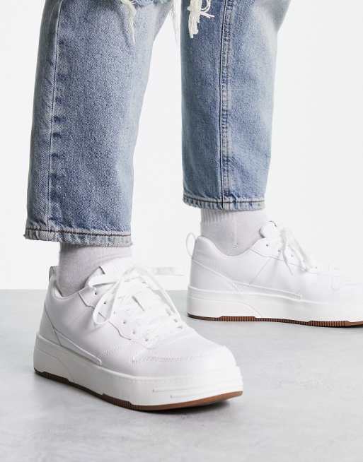 Pull&Bear - Sneakers met veters en dikke zool in wit