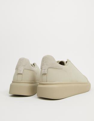 chunky trainers pull and bear