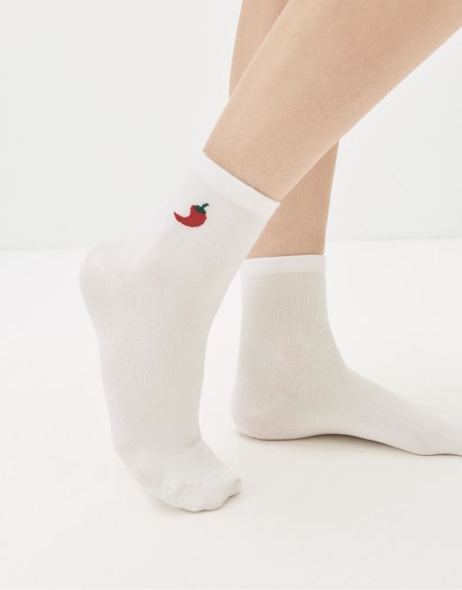 Pull&Bear – Socken in Rot mit geprägtem Chilimotiv