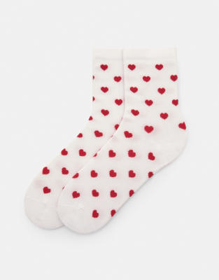 Pull & Bear - Socken in Weiß mit Herzmuster