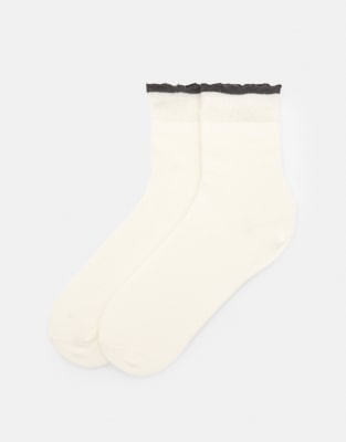 Pull & Bear - Socken in Weiß mit kontrastierenden Bündchen
