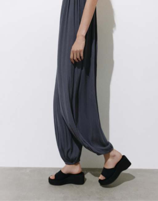 Pull&Bear - Soepelvallende sarouel jumpsuit met bandjes in blauw, 4 van 4