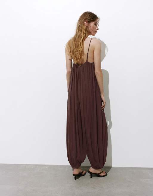 Pull&Bear - Soepelvallende sarouel jumpsuit met bandjes in bruin, 3 van 4