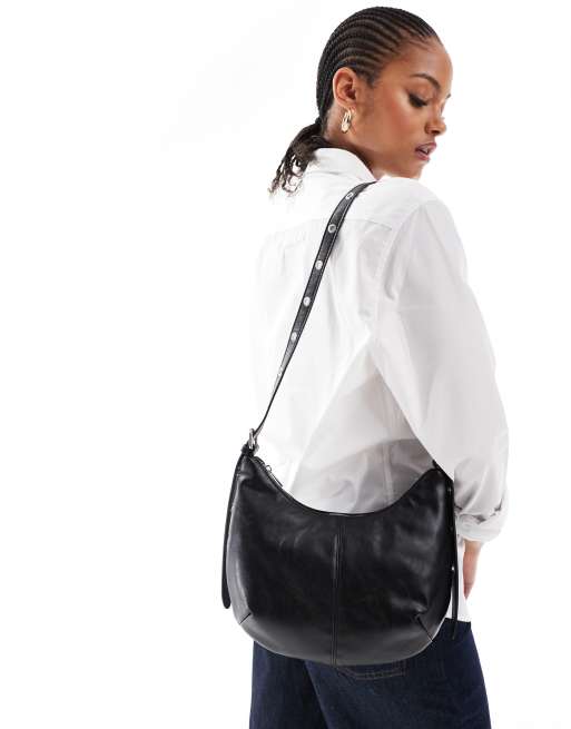 Pull&Bear - Sort og buet skuldertaske med poset design