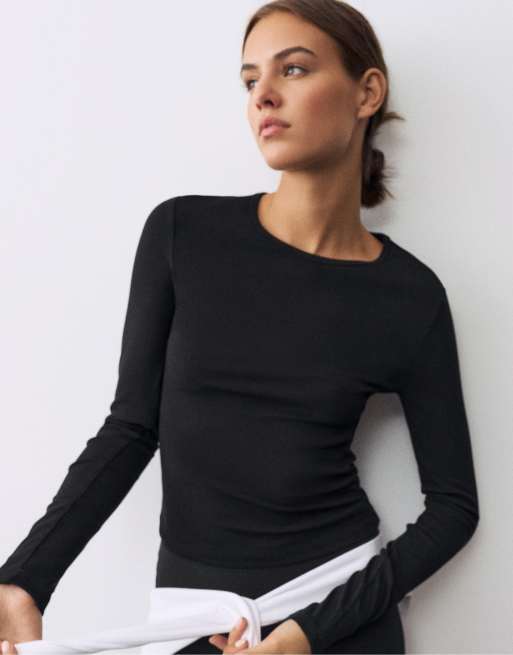 Pull&Bear - Sort og tætsiddende T-shirt med lange ærmer, 3 af 7