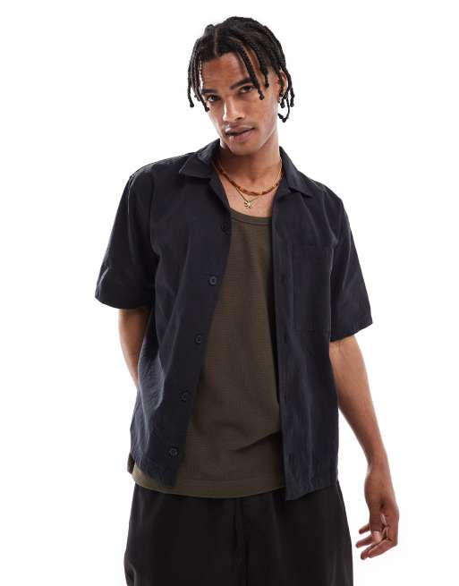 Pull&Bear - Sort skjorte med reverskrave og tekstur i krølstof 