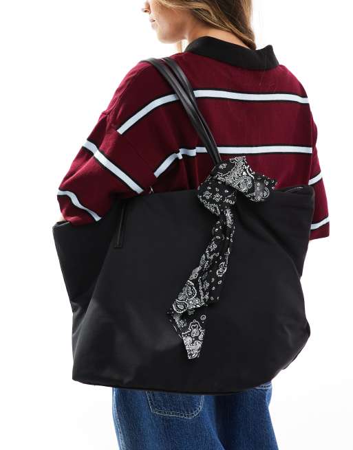 Pull&Bear - Sort tote-taske i nylon med aftageligt bandana