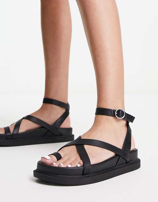 Pull&Bear - Sorte flatform-sandaler med stropdetaljer