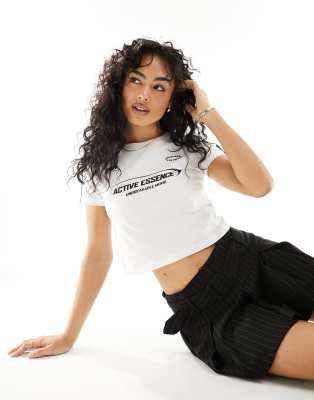 Pull&Bear – Sportliches, knapp geschnittenes T-Shirt in Weiß mit Grafikprint