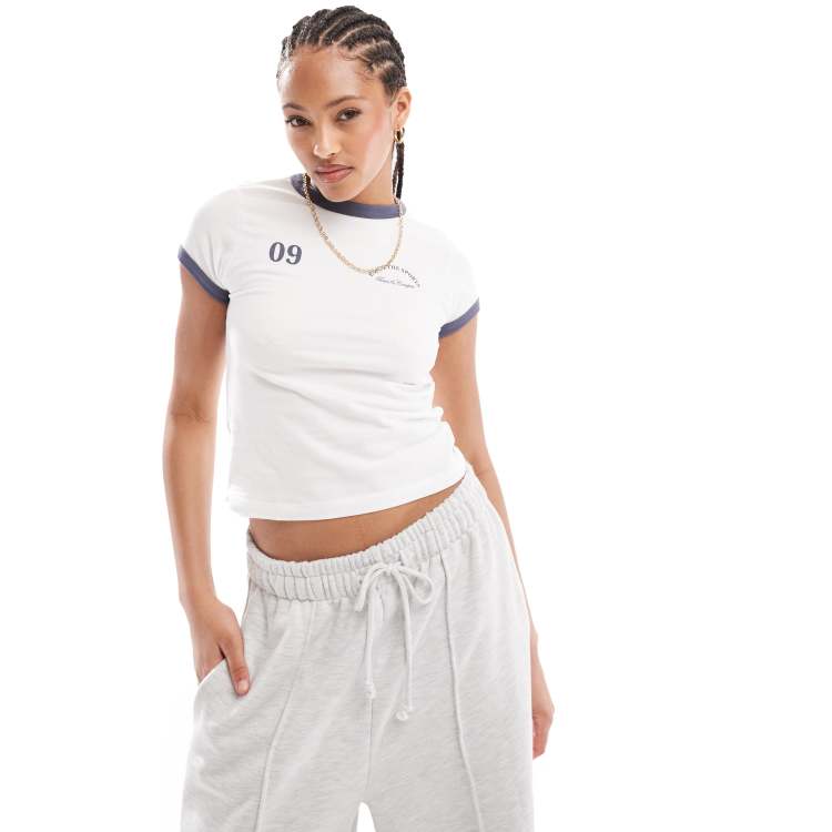 206482471-1-white?$n_750w$&wid