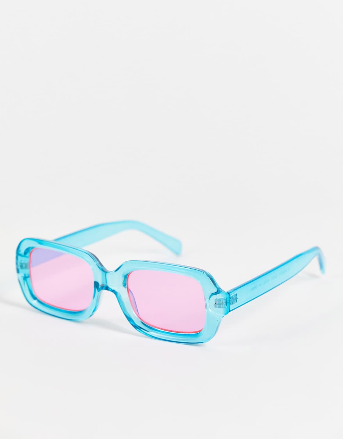 203066428-1-blue?$n_1280w$&wid=1125&fit=constrain