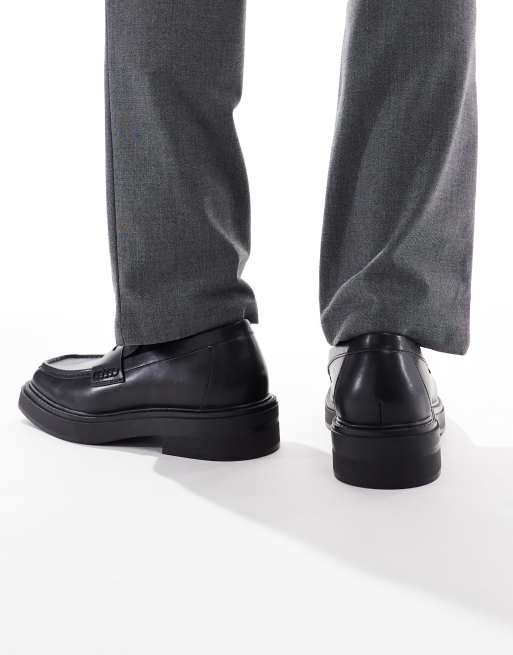 Pull&Bear square toe loafer in black, 2 of 4