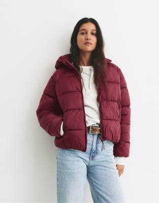 Pull & Bear - Steppjacke in Burgunderrot mit Kapuze