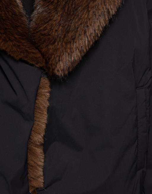Pull&Bear Steppjacke mit Faux-Fur-Kragen in Schwarz, 6 von 7