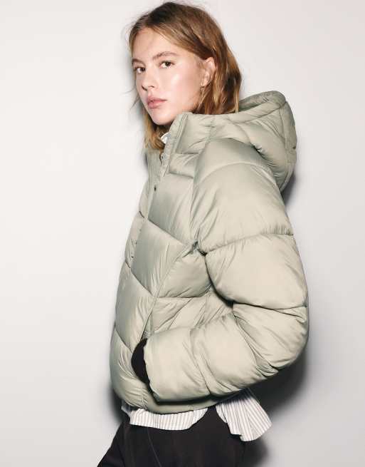 Pull&Bear Steppjacke mit Kapuze in hellem Khaki, 4 von 7