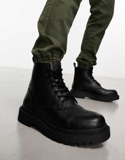 Pull Bear Stiefel im Military Look in Schwarz mit Schnurung und dicker Sohle