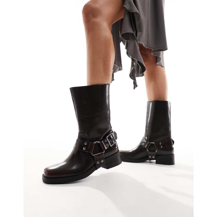 Pull Bear Stiefel in Braun mit Schnallendetail
