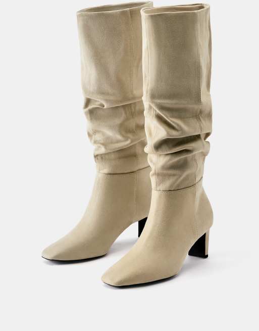 Pull&Bear Stiefel mit Raffungen in Ecru, 2 von 4