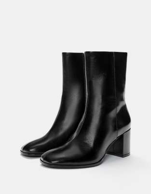 Pull & Bear - Stiefeletten in Schwarz mit hohem Absatz
