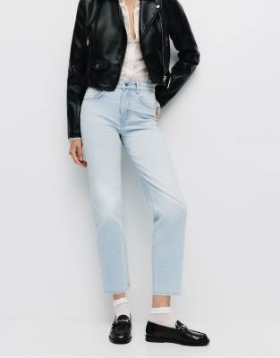 Pull & Bear - Straight Jeans in Blassblau