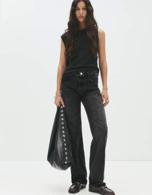 Pull & Bear - Straight Jeans in Schwarz mit Leopardenmuster