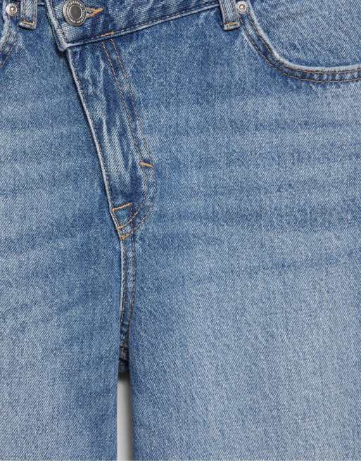 Pull&Bear Straight-leg jeans with crossover waistband in medium blue, 6 of 6