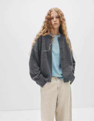 Pull & Bear - Strickjacke in Grau mit Raglanärmeln und Knöpfen